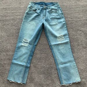 Rue21 size 4 Straight Leg Distressed Jeans
